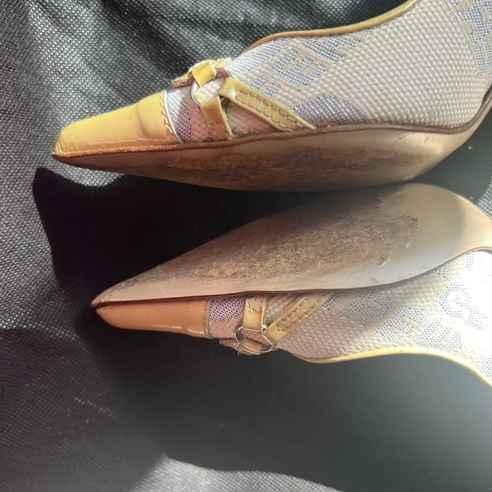 GIANFRANCO FERRE logo pumps Vintage Yellow Shoes